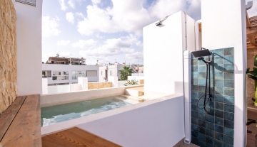 Resa Estates Ibiza sale venta penthouse jesus pool and shower.jpg